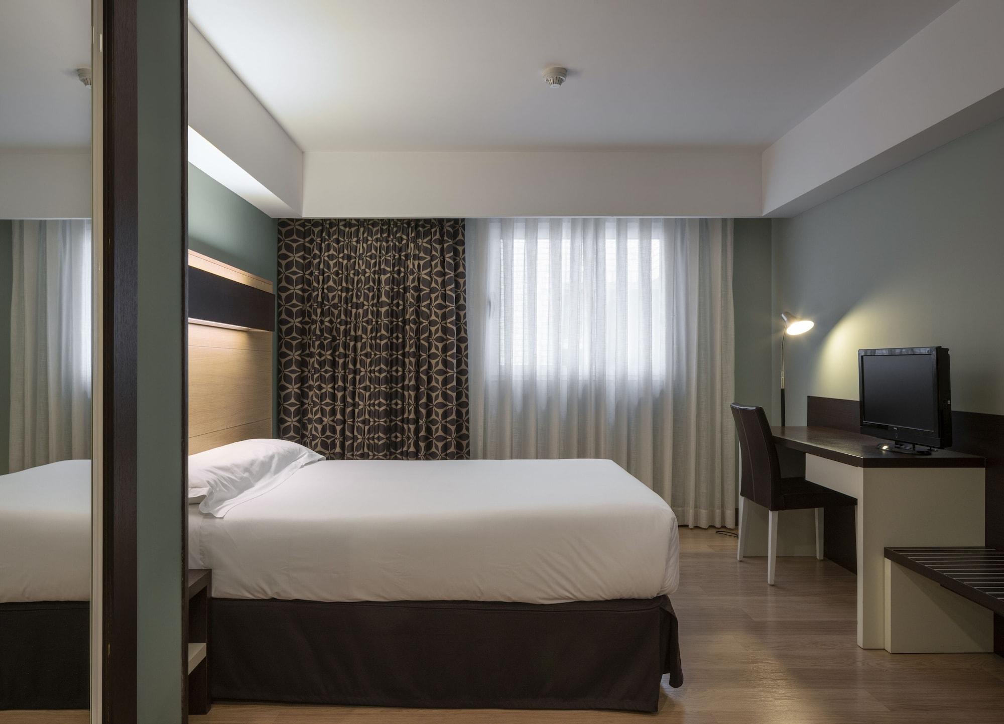 Hotel Ciudad De لوغرونيو المظهر الخارجي الصورة